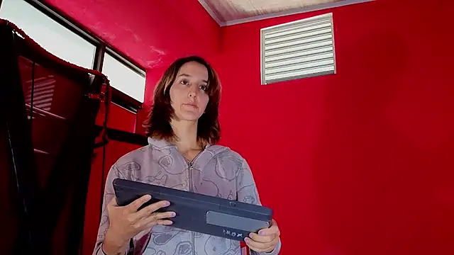 Ambar Roux  online show from May 9, 2026, 1:27 pm