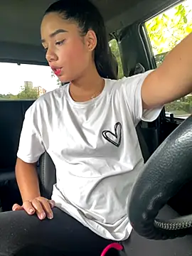  Luana online show from November 5, 2025, 7:47 pm