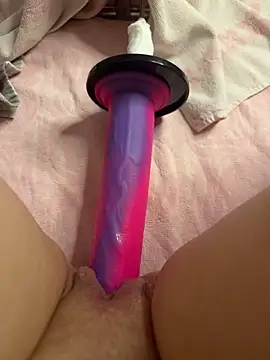 luisa1 online show from November 15, 2025, 7:43 pm