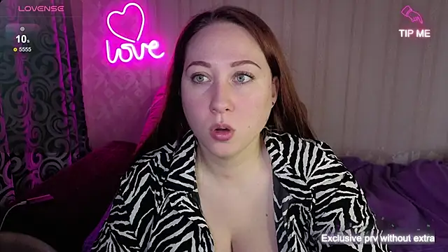 KellyCrystall online show from November 9, 2025, 6:33 am