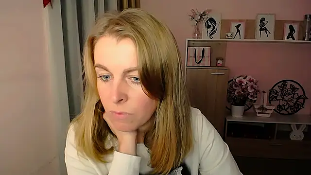 Hot Milady online show from December 12, 2024, 7:52 am