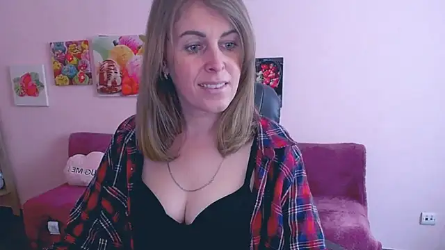 Hot Milady online show from March 18, 2025, 8:03 am