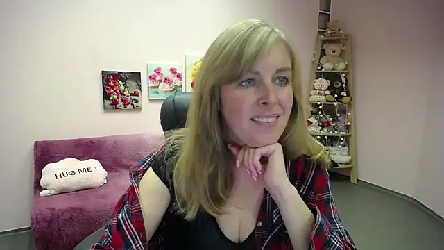 Hot Milady online show from October 1, 2025, 7:47 am