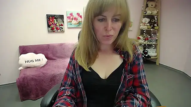 Hot Milady online show from October 3, 2025, 7:16 am