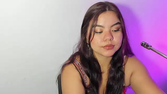 klhoe boobs online show from May 4, 2026, 4:19 am