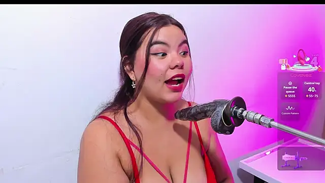 klhoe boobs online show from May 7, 2026, 3:34 am