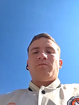 monitobuenchorro online show from September 16, 2025, 4:52 pm