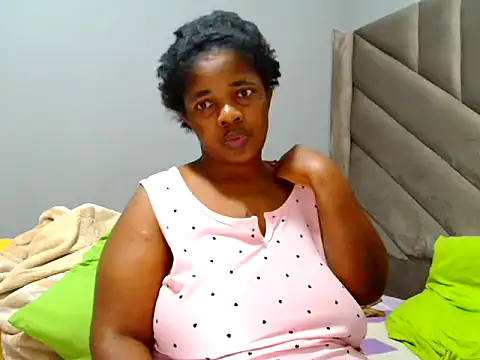 Hips2seyy86 online show from December 15, 2025, 3:33 am