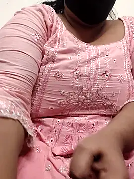 Snapshot of zeepe19 chatting on October 24, 2025, 12:45 pm zeepe19 online show from October 24, 2025, 12:45 pm