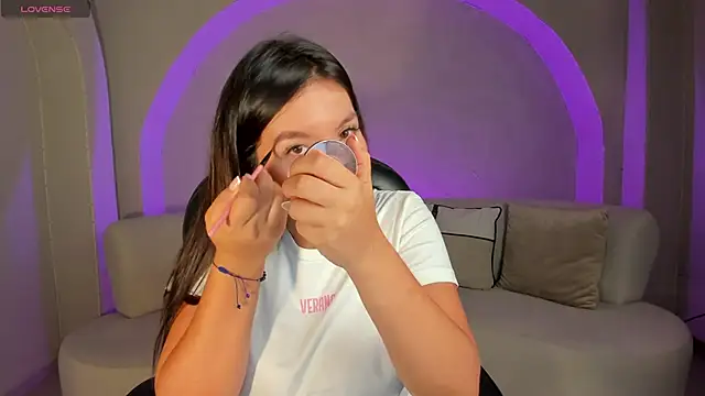 ValeriaRoldanX online show from February 20, 2026, 11:22 am