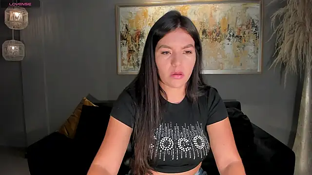 ValeriaRoldanX online show from May 4, 2026, 12:01 pm