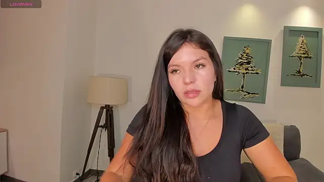 ValeriaRoldanX online show from May 8, 2026, 6:35 pm