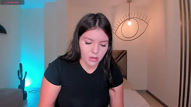 Snapshot of ValeriaRoldanX chatting on May 23, 2026, 11:14 am ValeriaRoldanX online show from May 23, 2026, 11:14 am