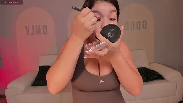 ValeriaRoldanX online show from August 7, 2026, 10:50 am