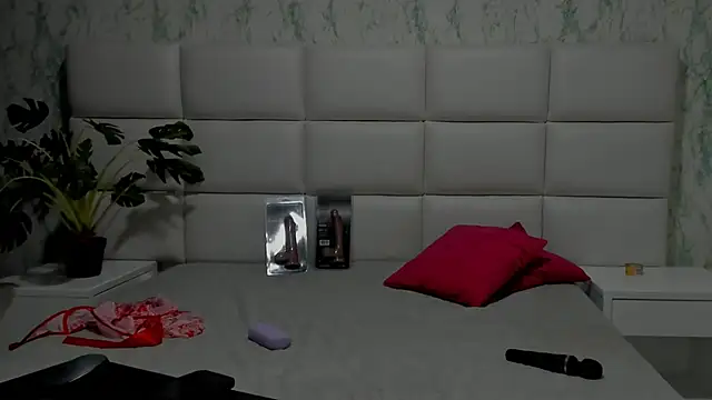 SLIM PETITE  online show from March 1, 2025, 3:21 am