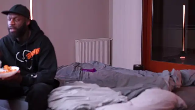 MacTroy online show from January 15, 2025, 11:08 pm