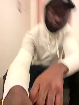 MacTroy online show from October 27, 2025, 10:47 pm