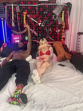 MacTroy online show from February 19, 2026, 8:27 pm