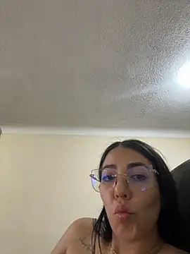 Snapshot of StaceyJones1 chatting on November 5, 2025, 2:11 am StaceyJones1 online show from November 5, 2025, 2:11 am