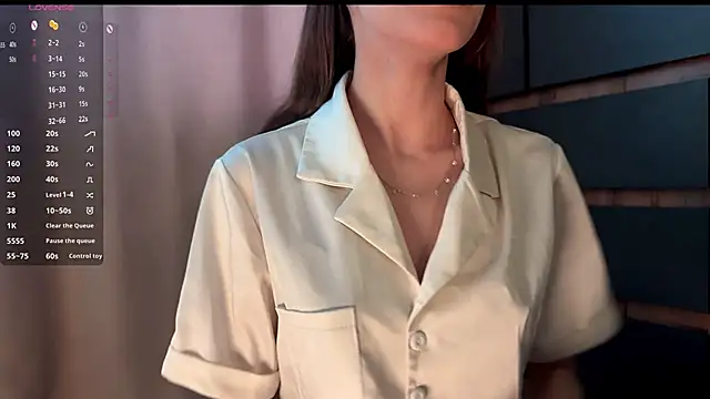 Snapshot of HellPeach chatting on June 19, 2026, 1:04 pm HellPeach online show from June 19, 2026, 1:04 pm