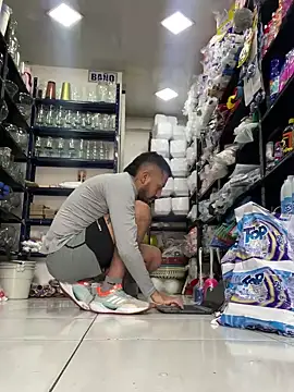 Snapshot of JuanZapata33 chatting on December 18, 2024, 6:14 pm JuanZapata33 online show from December 18, 2024, 6:14 pm