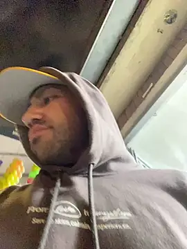 Snapshot of JuanZapata33 chatting on December 25, 2024, 12:37 am JuanZapata33 online show from December 25, 2024, 12:37 am