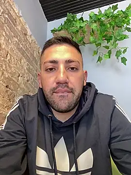 Snapshot of JuanZapata33 chatting on December 26, 2024, 7:27 pm JuanZapata33 online show from December 26, 2024, 7:27 pm