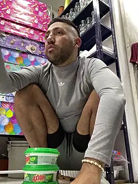 Snapshot of JuanZapata33 chatting on December 27, 2024, 9:54 pm JuanZapata33 online show from December 27, 2024, 9:54 pm