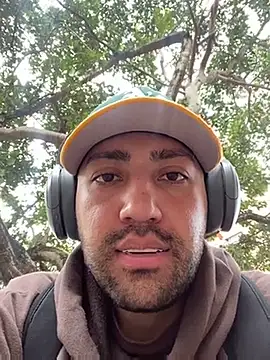 Snapshot of JuanZapata33 chatting on January 1, 2025, 8:47 pm JuanZapata33 online show from January 1, 2025, 8:47 pm