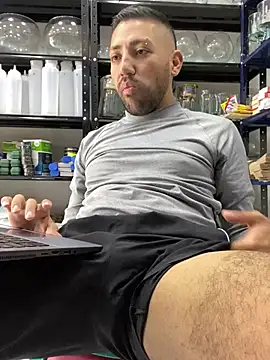 Snapshot of JuanZapata33 chatting on January 7, 2025, 6:14 pm JuanZapata33 online show from January 7, 2025, 6:14 pm