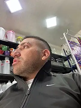 Snapshot of JuanZapata33 chatting on January 17, 2025, 4:47 pm JuanZapata33 online show from January 17, 2025, 4:47 pm