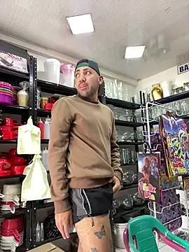 Snapshot of JuanZapata33 chatting on January 23, 2025, 6:56 pm JuanZapata33 online show from January 23, 2025, 6:56 pm