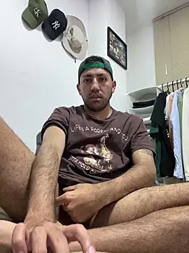 Snapshot of JuanZapata33 chatting on January 24, 2025, 3:22 am JuanZapata33 online show from January 24, 2025, 3:22 am