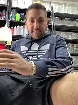 Snapshot of JuanZapata33 chatting on January 30, 2025, 6:21 pm JuanZapata33 online show from January 30, 2025, 6:21 pm