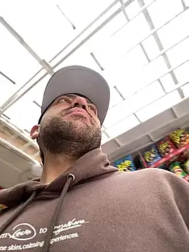 Snapshot of JuanZapata33 chatting on February 3, 2025, 6:39 pm JuanZapata33 online show from February 3, 2025, 6:39 pm