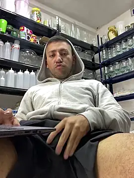 Snapshot of JuanZapata33 chatting on February 5, 2025, 6:15 pm JuanZapata33 online show from February 5, 2025, 6:15 pm