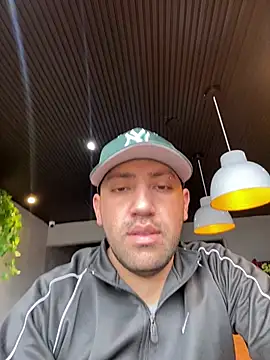 Snapshot of JuanZapata33 chatting on February 7, 2025, 7:27 pm JuanZapata33 online show from February 7, 2025, 7:27 pm