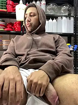 Snapshot of JuanZapata33 chatting on February 10, 2025, 6:13 pm JuanZapata33 online show from February 10, 2025, 6:13 pm