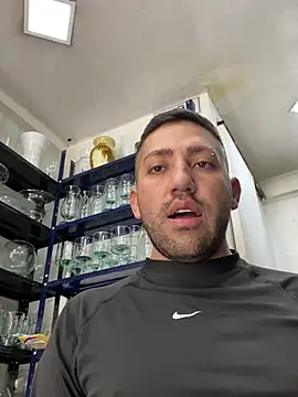 Snapshot of JuanZapata33 chatting on February 14, 2025, 5:57 pm JuanZapata33 online show from February 14, 2025, 5:57 pm