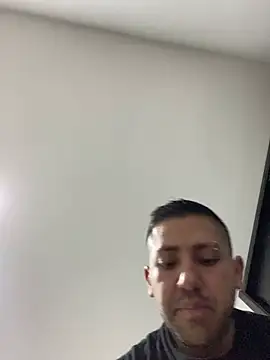 Snapshot of JuanZapata33 chatting on February 18, 2025, 12:48 am JuanZapata33 online show from February 18, 2025, 12:48 am