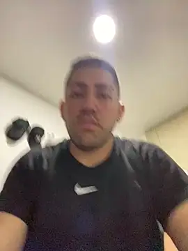 Snapshot of JuanZapata33 chatting on February 19, 2025, 2:55 am JuanZapata33 online show from February 19, 2025, 2:55 am