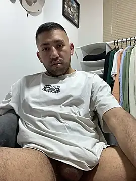 Snapshot of JuanZapata33 chatting on February 19, 2025, 8:10 pm JuanZapata33 online show from February 19, 2025, 8:10 pm