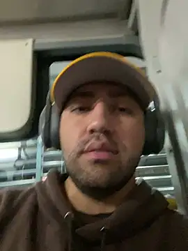 Snapshot of JuanZapata33 chatting on February 19, 2025, 11:25 pm JuanZapata33 online show from February 19, 2025, 11:25 pm