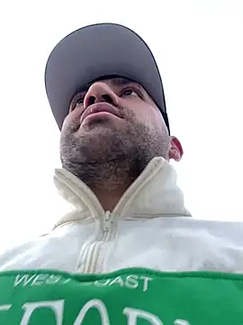 Snapshot of JuanZapata33 chatting on February 21, 2025, 11:10 pm JuanZapata33 online show from February 21, 2025, 11:10 pm