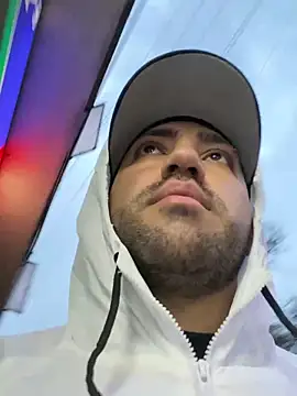 Snapshot of JuanZapata33 chatting on March 4, 2025, 11:11 pm JuanZapata33 online show from March 4, 2025, 11:11 pm