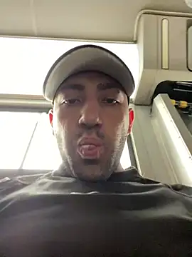 Snapshot of JuanZapata33 chatting on March 8, 2025, 6:37 pm JuanZapata33 online show from March 8, 2025, 6:37 pm