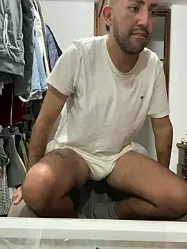 Snapshot of JuanZapata33 chatting on March 20, 2025, 12:19 am JuanZapata33 online show from March 20, 2025, 12:19 am