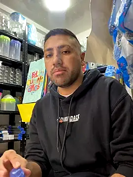 Snapshot of JuanZapata33 chatting on September 28, 2025, 9:09 pm JuanZapata33 online show from September 28, 2025, 9:09 pm