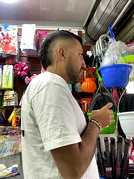 Snapshot of JuanZapata33 chatting on October 11, 2025, 9:02 pm JuanZapata33 online show from October 11, 2025, 9:02 pm