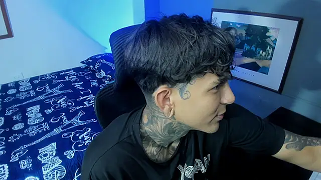 Travistanner 28 online show from November 8, 2025, 5:01 pm